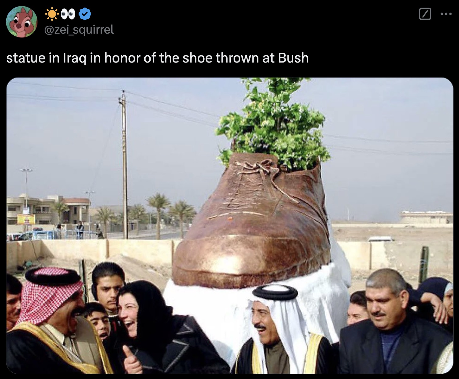 george bush shoe statue - 00 statue in Iraq in honor of the shoe thrown at Bush ...